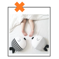 Kussen slapende vis zwart/wit